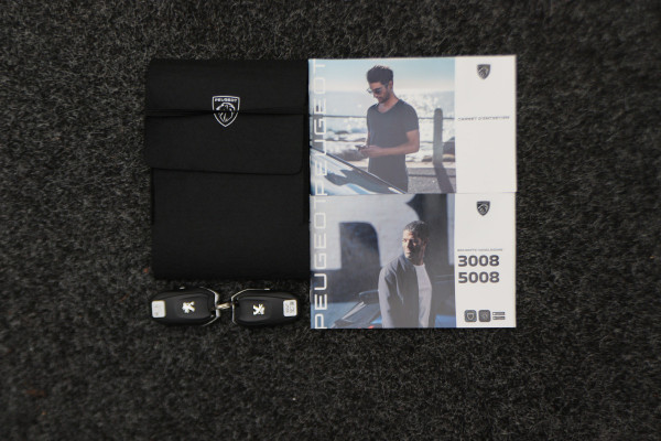 Peugeot 3008 1.6 HYbrid 300 Allure Pack Business 4WD Panoramadak, 360° Camera, Virtual Cockpit, Apple Carplay, LED