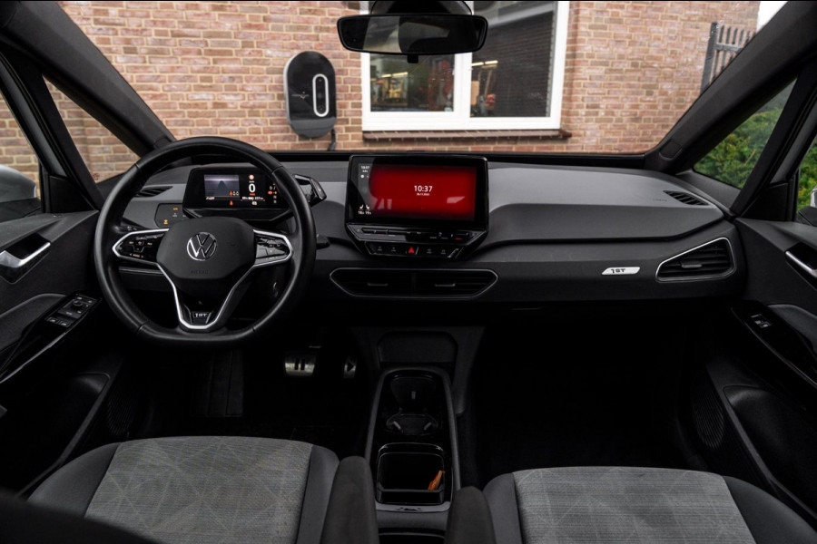 Volkswagen ID.3 First 58 kWh 350 Km Actieradius BTW 1e Eig Adaptive Sfeerverlichting Stoelverwarming 18''