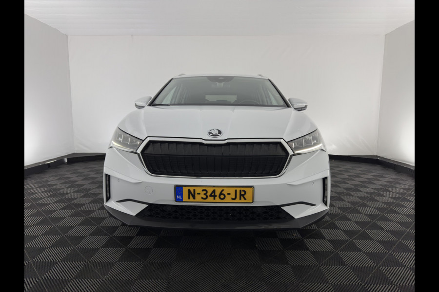 Škoda ENYAQ iV 80 {SOH-90%} [ 3-Fase ] (INCL-BTW) *LEATHER-FABRIC | FULL-LED | DIGI-COCKPIT | CAMERA | KEYLESS | NAVI-FULLMAP | AMBIENT-LIGHT | ECC | HEATED-COMFORTSEATS | DAB+ | PDC | CRUISE | CARPLAY | TOWBAR | 19"ALU*