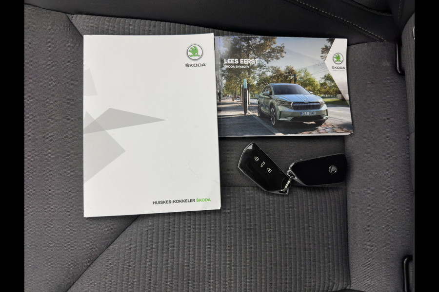 Škoda ENYAQ iV 80 {SOH-90%} [ 3-Fase ] (INCL-BTW) *LEATHER-FABRIC | FULL-LED | DIGI-COCKPIT | CAMERA | KEYLESS | NAVI-FULLMAP | AMBIENT-LIGHT | ECC | HEATED-COMFORTSEATS | DAB+ | PDC | CRUISE | CARPLAY | TOWBAR | 19"ALU*