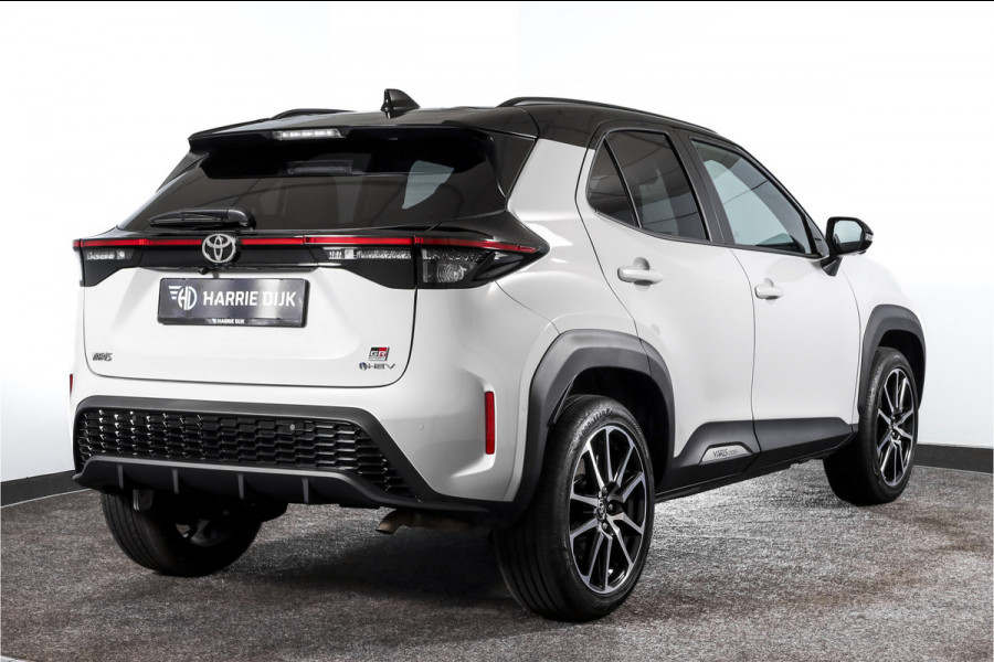 Toyota Yaris Cross 1.5 Hybrid 130 GR Sport - Automaat (Nieuw model) | Pano | Head-up Disp. | Dig.Cockpit | Adapt.Cruise | Stoel+Stuurverw. | 360 Camera | PDC | NAV + App.Connect (Draadloos) | JBL | ECC | LM 18" | 9057