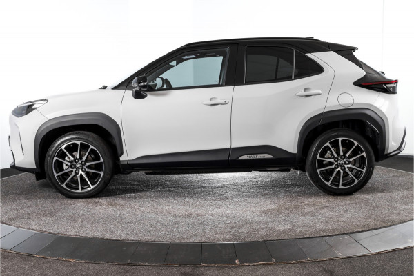 Toyota Yaris Cross 1.5 Hybrid 130 GR Sport - Automaat (Nieuw model) | Pano | Head-up Disp. | Dig.Cockpit | Adapt.Cruise | Stoel+Stuurverw. | 360 Camera | PDC | NAV + App.Connect (Draadloos) | JBL | ECC | LM 18" | 9057