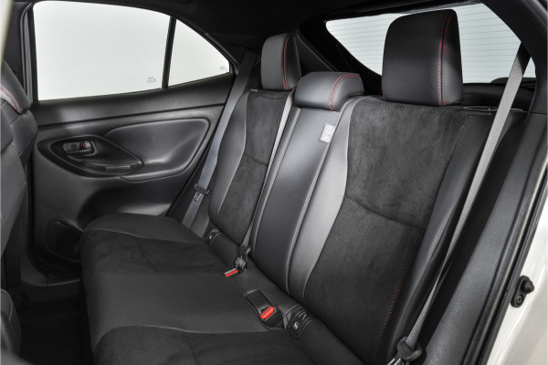 Toyota Yaris Cross 1.5 Hybrid 130 GR Sport - Automaat (Nieuw model) | Pano | Head-up Disp. | Dig.Cockpit | Adapt.Cruise | Stoel+Stuurverw. | 360 Camera | PDC | NAV + App.Connect (Draadloos) | JBL | ECC | LM 18" | 9057