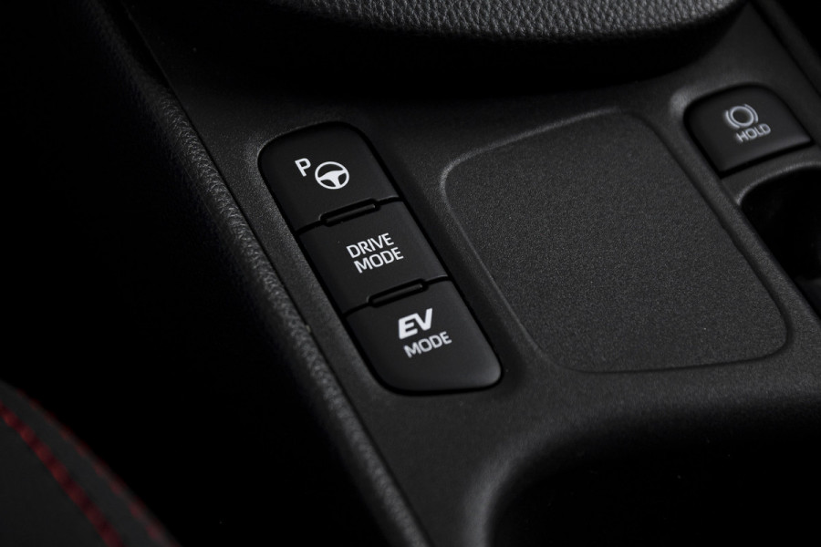 Toyota Yaris Cross 1.5 Hybrid 130 GR Sport - Automaat (Nieuw model) | Pano | Head-up Disp. | Dig.Cockpit | Adapt.Cruise | Stoel+Stuurverw. | 360 Camera | PDC | NAV + App.Connect (Draadloos) | JBL | ECC | LM 18" | 9057