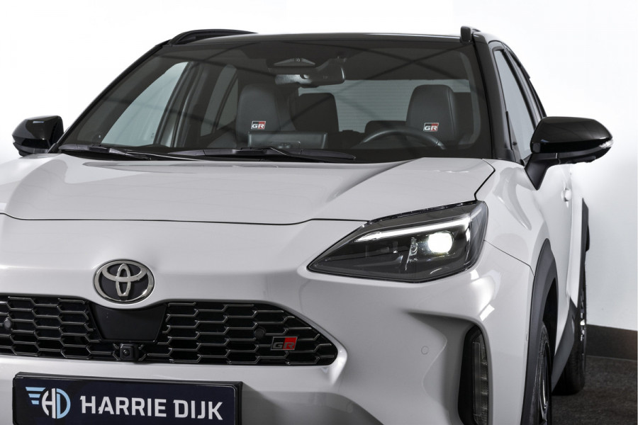 Toyota Yaris Cross 1.5 Hybrid 130 GR Sport - Automaat (Nieuw model) | Pano | Head-up Disp. | Dig.Cockpit | Adapt.Cruise | Stoel+Stuurverw. | 360 Camera | PDC | NAV + App.Connect (Draadloos) | JBL | ECC | LM 18" | 9057