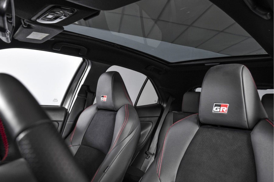 Toyota Yaris Cross 1.5 Hybrid 130 GR Sport - Automaat (Nieuw model) | Pano | Head-up Disp. | Dig.Cockpit | Adapt.Cruise | Stoel+Stuurverw. | 360 Camera | PDC | NAV + App.Connect (Draadloos) | JBL | ECC | LM 18" | 9057