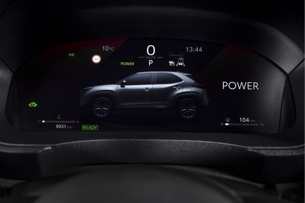 Toyota Yaris Cross 1.5 Hybrid 130 GR Sport - Automaat (Nieuw model) | Pano | Head-up Disp. | Dig.Cockpit | Adapt.Cruise | Stoel+Stuurverw. | 360 Camera | PDC | NAV + App.Connect (Draadloos) | JBL | ECC | LM 18" | 9057