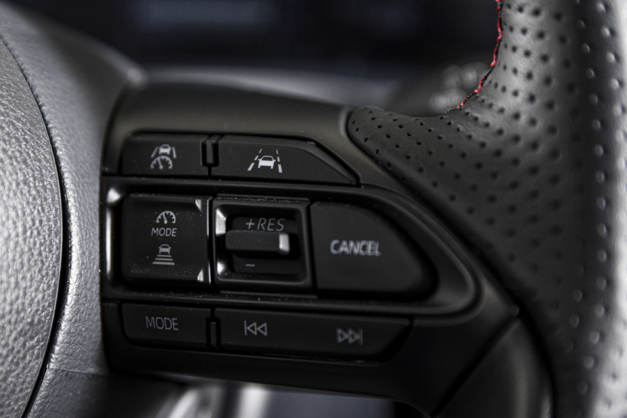 Toyota Yaris Cross 1.5 Hybrid 130 GR Sport - Automaat (Nieuw model) | Pano | Head-up Disp. | Dig.Cockpit | Adapt.Cruise | Stoel+Stuurverw. | 360 Camera | PDC | NAV + App.Connect (Draadloos) | JBL | ECC | LM 18" | 9057