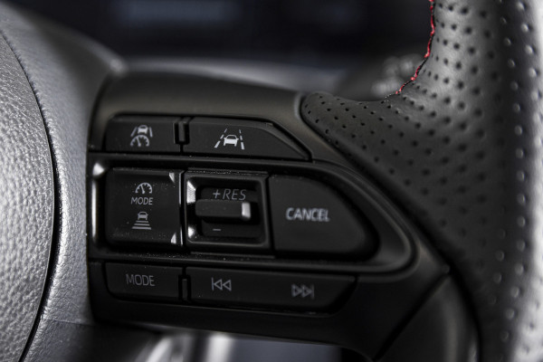 Toyota Yaris Cross 1.5 Hybrid 130 GR Sport - Automaat (Nieuw model) | Pano | Head-up Disp. | Dig.Cockpit | Adapt.Cruise | Stoel+Stuurverw. | 360 Camera | PDC | NAV + App.Connect (Draadloos) | JBL | ECC | LM 18" | 9057