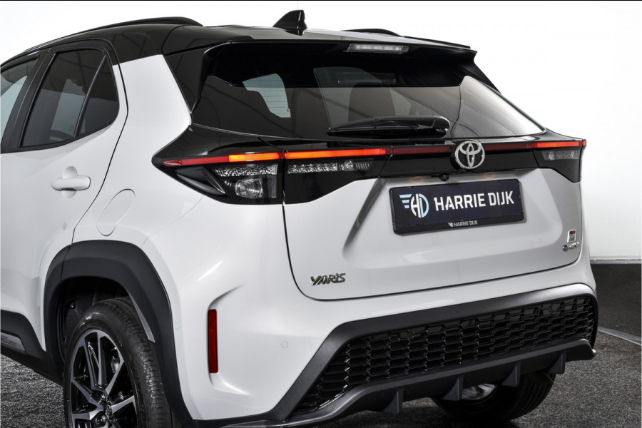 Toyota Yaris Cross 1.5 Hybrid 130 GR Sport - Automaat (Nieuw model) | Pano | Head-up Disp. | Dig.Cockpit | Adapt.Cruise | Stoel+Stuurverw. | 360 Camera | PDC | NAV + App.Connect (Draadloos) | JBL | ECC | LM 18" | 9057