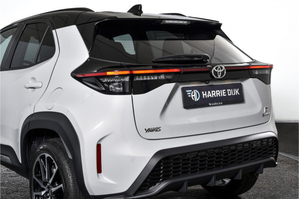 Toyota Yaris Cross 1.5 Hybrid 130 GR Sport - Automaat (Nieuw model) | Pano | Head-up Disp. | Dig.Cockpit | Adapt.Cruise | Stoel+Stuurverw. | 360 Camera | PDC | NAV + App.Connect (Draadloos) | JBL | ECC | LM 18" | 9057