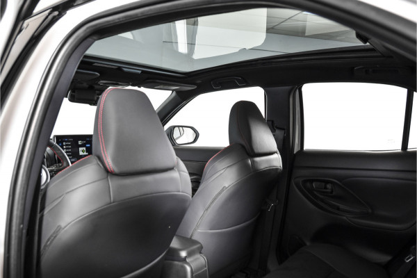 Toyota Yaris Cross 1.5 Hybrid 130 GR Sport - Automaat (Nieuw model) | Pano | Head-up Disp. | Dig.Cockpit | Adapt.Cruise | Stoel+Stuurverw. | 360 Camera | PDC | NAV + App.Connect (Draadloos) | JBL | ECC | LM 18" | 9057