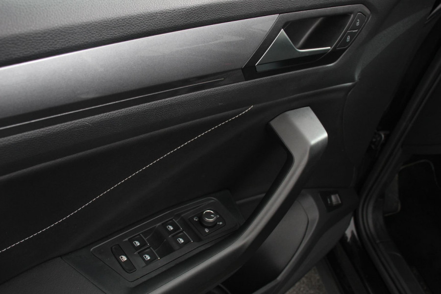 Volkswagen T-Roc 1.5 TSI 150pk DSG Style | Navigatie | Apple Carplay/Android Auto | Parkeersensoren | Camera | Adaptive Cruise Control | Park Assist | Stoel- en stuurverwarming | Elektrische achterklep | LED-koplampen | Getinte ramen