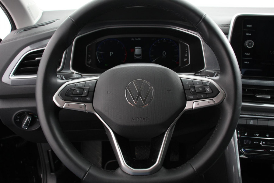 Volkswagen T-Roc 1.5 TSI 150pk DSG Style | Navigatie | Apple Carplay/Android Auto | Parkeersensoren | Camera | Adaptive Cruise Control | Park Assist | Stoel- en stuurverwarming | Elektrische achterklep | LED-koplampen | Getinte ramen