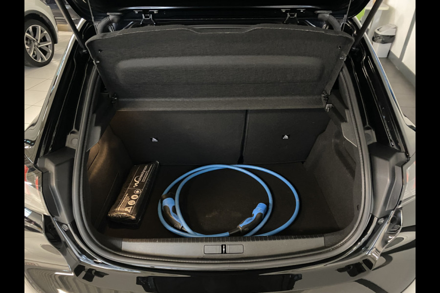 Peugeot e-208 EV Allure Pack 50 kWh Navi /  Carplay  /Digitaal dashboard / Stoelverwarming / Snelladen /