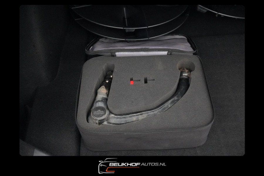 Tesla Model 3 Standard Trekhaak Navigatie Pano Leer Camera