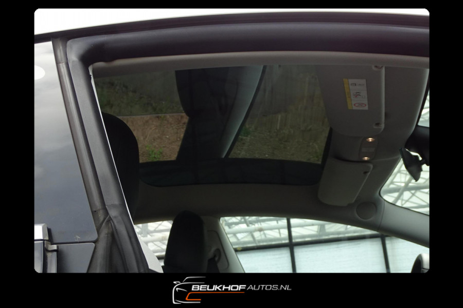 Tesla Model 3 Standard Trekhaak Navigatie Pano Leer Camera