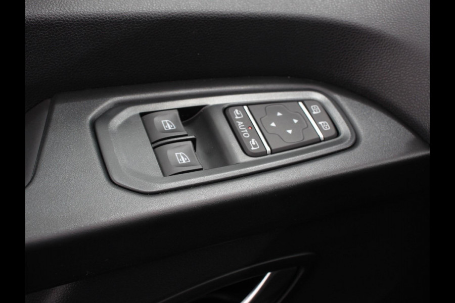 Renault Trafic 2.0 Blue dC1 150 EDC T29 L2H1 Extra Dubbele Cabine | Navigatie | Airco | Lichtmetalen velgen | Betimmering | Trekhaak | Camera | Parkeer sensoren | Dab