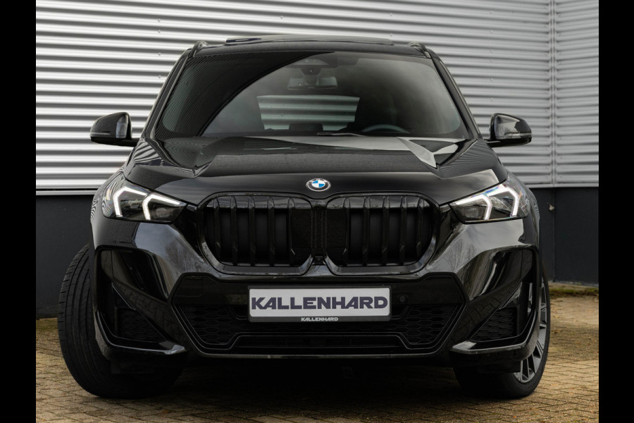 BMW X1 sDrive18i M-Sport Pro - Pano - Memoryzetel - Trekhaak - ACC - Head-Up - Harman Kardon