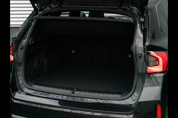 BMW X1 sDrive18i M-Sport Pro - Pano - Memoryzetel - Trekhaak - ACC - Head-Up - Harman Kardon