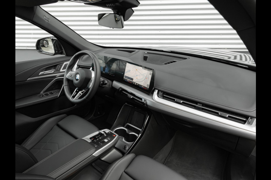 BMW X1 sDrive18i M-Sport Pro - Pano - Memoryzetel - Trekhaak - ACC - Head-Up - Harman Kardon