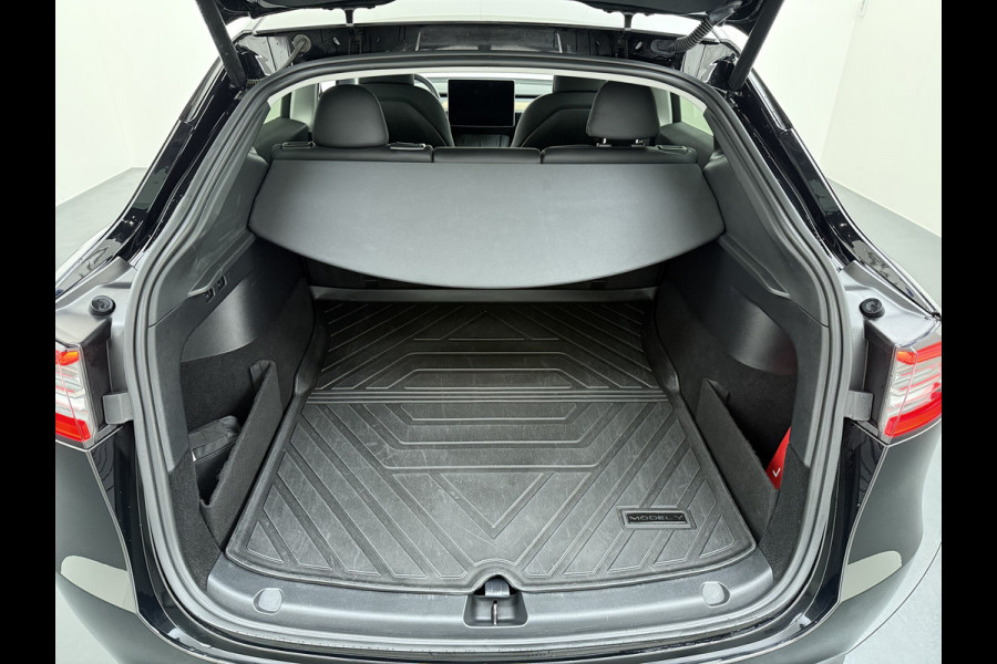 Tesla Model Y RWD LFP-Accu SOH 97% Lmv 20" Warmtepomp Adap.Cruise Navi Ecc Camera's Panoramadak Autopilot Stoel+Stuur+Achterbank Verwarming Elek.Achterklep Dodehoek detector Draadloze telefoonlader Origineel Nederlandse Auto