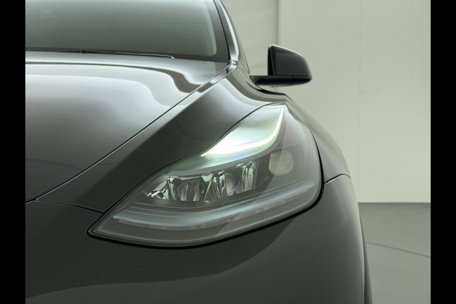 Tesla Model Y RWD LFP-Accu SOH 97% Lmv 20" Warmtepomp Adap.Cruise Navi Ecc Camera's Panoramadak Autopilot Stoel+Stuur+Achterbank Verwarming Elek.Achterklep Dodehoek detector Draadloze telefoonlader Origineel Nederlandse Auto
