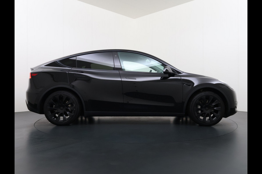 Tesla Model Y RWD LFP-Accu SOH 97% Lmv 20" Warmtepomp Adap.Cruise Navi Ecc Camera's Panoramadak Autopilot Stoel+Stuur+Achterbank Verwarming Elek.Achterklep Dodehoek detector Draadloze telefoonlader Origineel Nederlandse Auto