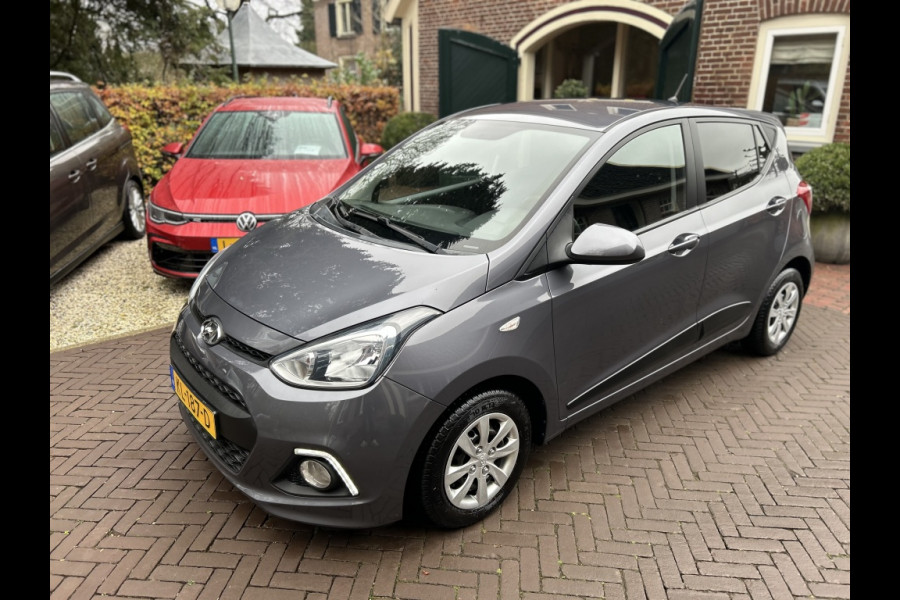 Hyundai i10 1.0i i-M. Go! Navi, Cruise, Clima