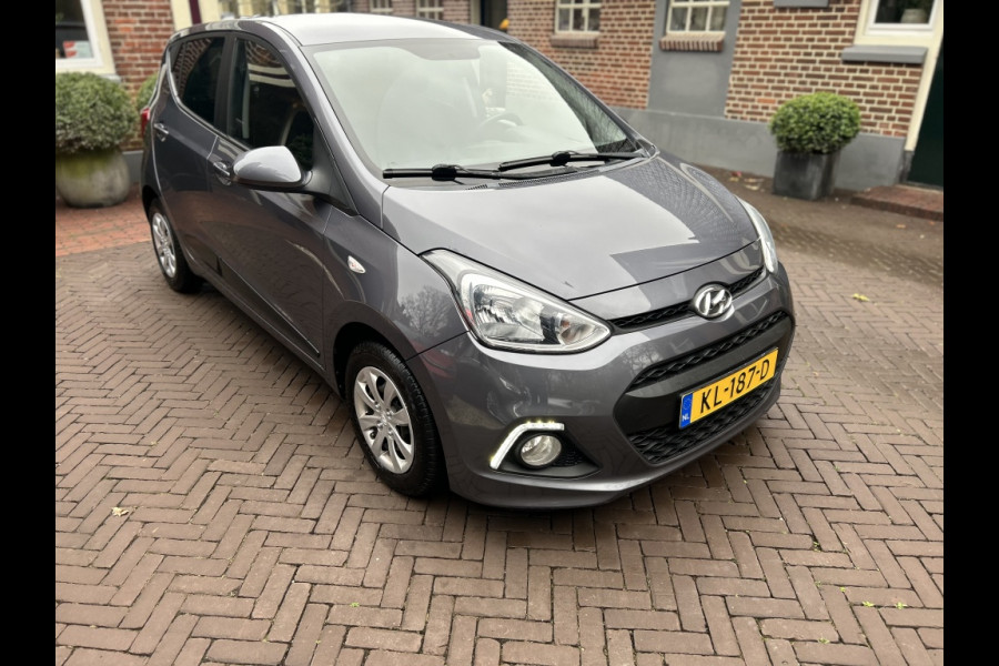 Hyundai i10 1.0i i-M. Go! Navi, Cruise, Clima
