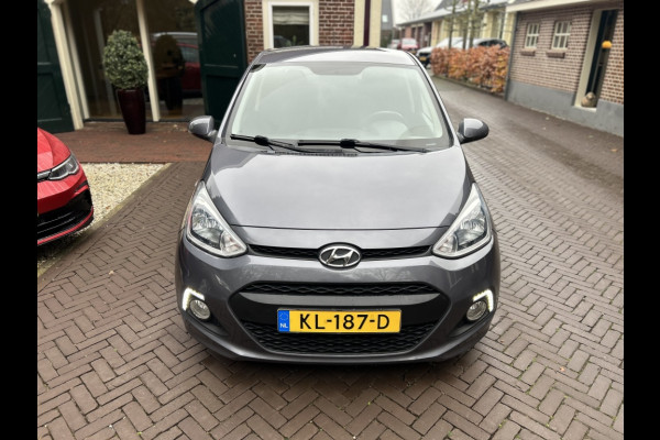 Hyundai i10 1.0i i-M. Go! Navi, Cruise, Clima