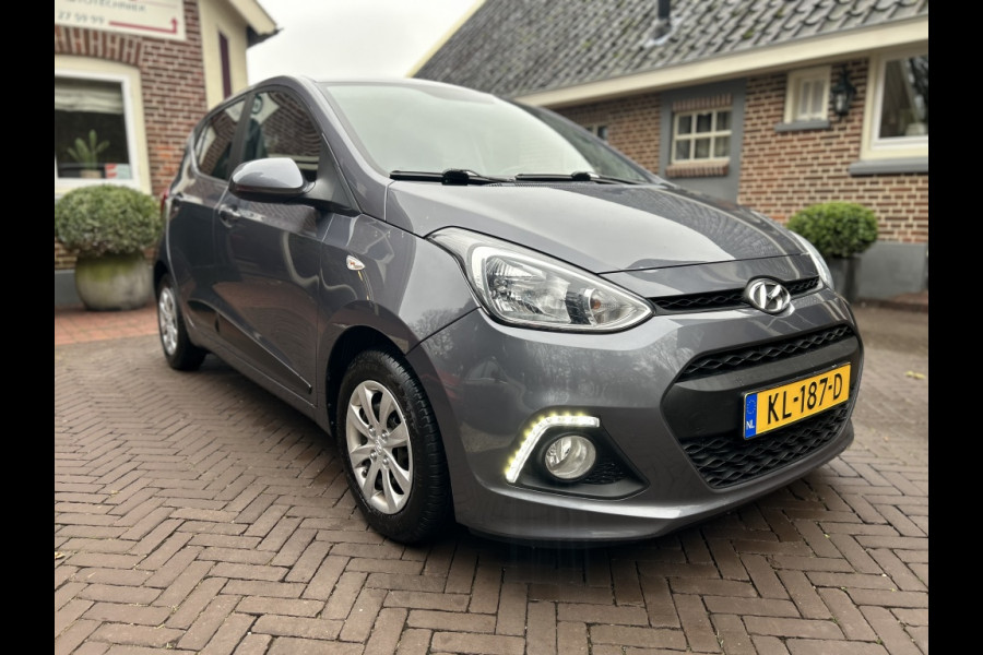 Hyundai i10 1.0i i-M. Go! Navi, Cruise, Clima