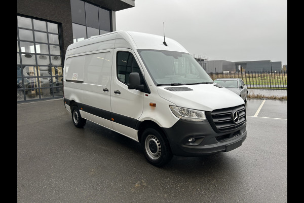 Mercedes-Benz Sprinter 317 CDI L2 H2 MBUX / 360 Camera / Geveerde stoel / Navigatie / Cruise control / Airco / 270 Graden achterdeuren