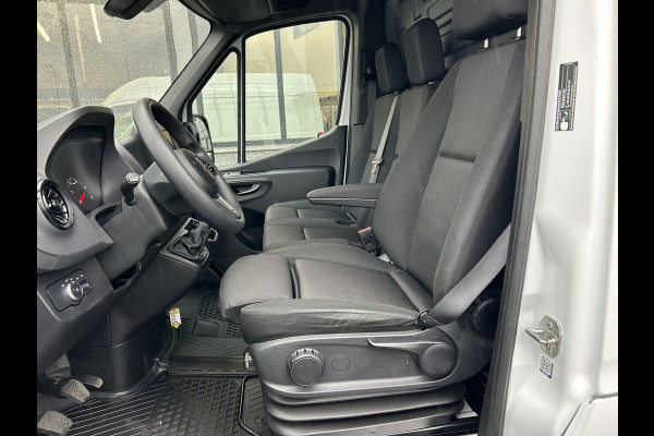 Mercedes-Benz Sprinter 317 CDI L2 H2 MBUX / 360 Camera / Geveerde stoel / Navigatie / Cruise control / Airco / 270 Graden achterdeuren