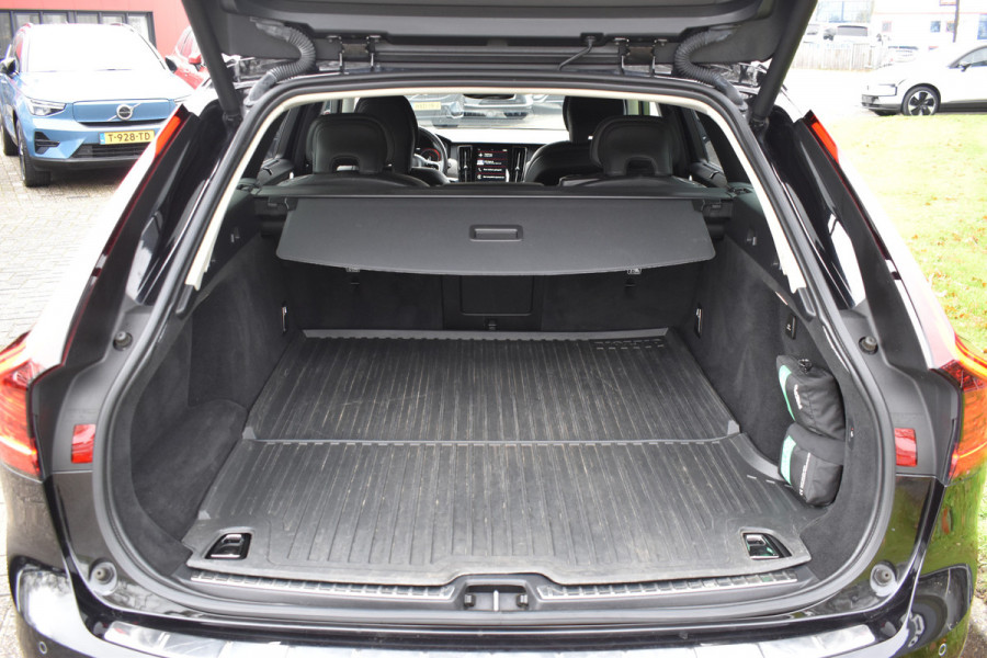 Volvo V90 T8 AWD 390PK Plug-in Hybrid Inscription | H&K | ACC | BLIS | Trekhaak | Camera | Stuurverwarming | Leder