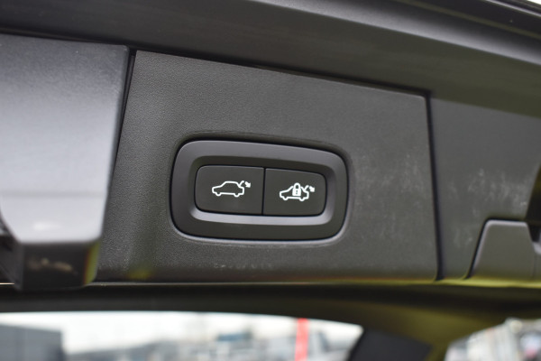 Volvo V90 T8 AWD 390PK Plug-in Hybrid Inscription | H&K | ACC | BLIS | Trekhaak | Camera | Stuurverwarming | Leder