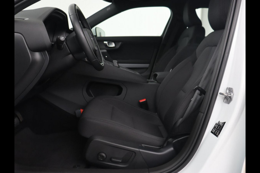 Polestar 2 Standard Range Single Motor 63kWh | 360 Camera | Stoelverwarming | Adaptive cruise | Carplay | Park Assist | 19'' | Keyless | Full LED | Digital Cockpit | DAB