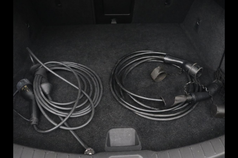 Polestar 2 Long Range Single Motor 78 kWh | Trekhaak | Stoelverwarming | Keyless | Full LED | Carplay | Navigatie | 19'' | Elektrische stoelen | Climate control | Parkeerhulp