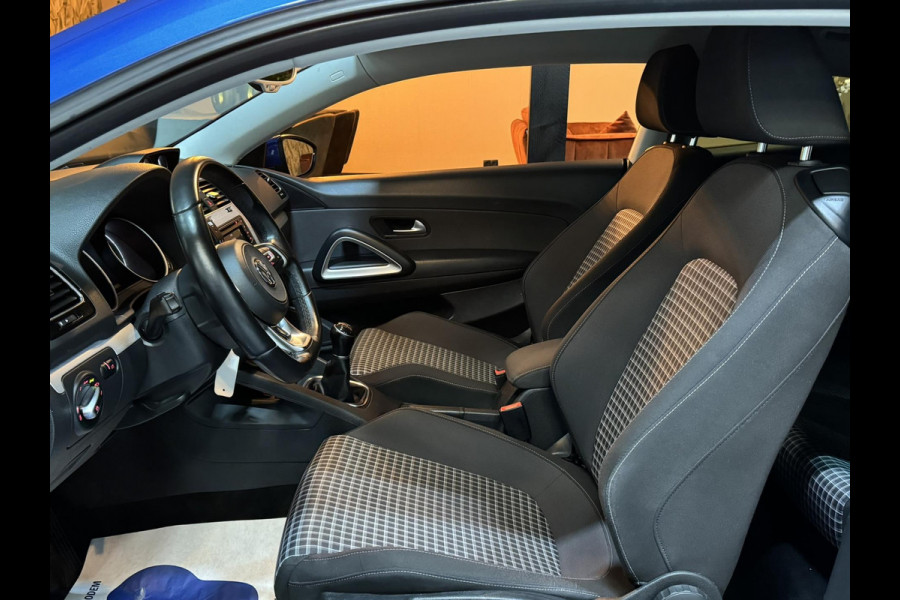 Volkswagen Scirocco 1.4 TSI R-Line Garantie Carplay Camera Cruise Clima Navi Led PDC Rijklaar