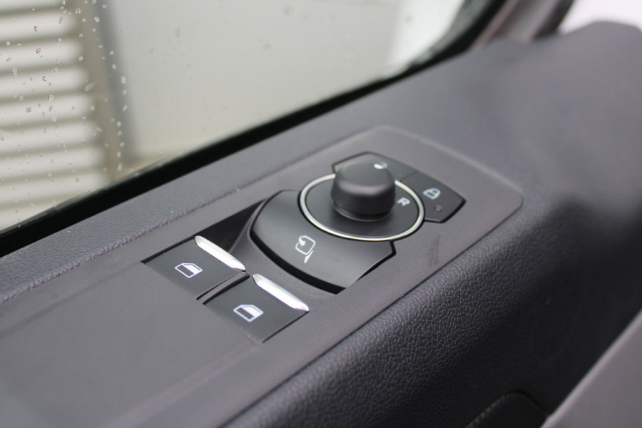 Ford Transit Custom 320 2.0 TDCI L2H1 Limited 170pk - 1+1 Stoelopstelling - 2x Schuifdeur - Adaptive Cruise - Verwarmd stuur - Blind spot - Navigati