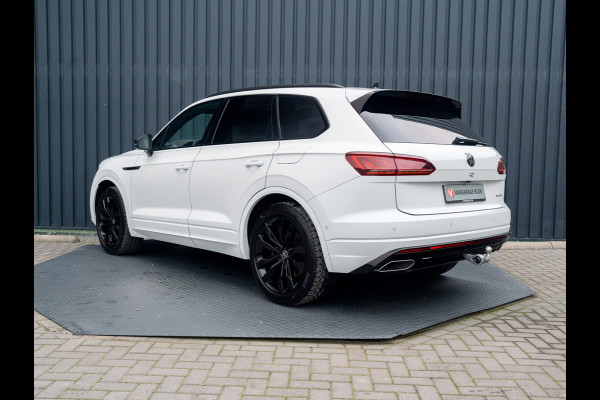 Volkswagen Touareg 3.0 TSi 4MOTION R | Luchtvering | Panodak | Trekhaak | Stoelkoeling | 360 Camera | Black Style | Prijs Rijklaar!!
