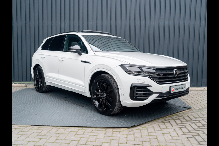 Volkswagen Touareg 3.0 TSi 4MOTION R | Luchtvering | Panodak | Trekhaak | Stoelkoeling | 360 Camera | Black Style | Prijs Rijklaar!!