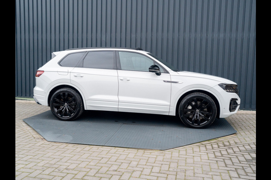 Volkswagen Touareg 3.0 TSi 4MOTION R | Luchtvering | Panodak | Trekhaak | Stoelkoeling | 360 Camera | Black Style | Prijs Rijklaar!!