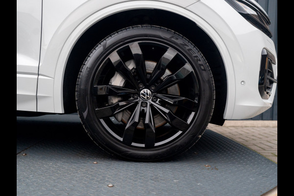 Volkswagen Touareg 3.0 TSi 4MOTION R | Luchtvering | Panodak | Trekhaak | Stoelkoeling | 360 Camera | Black Style | Prijs Rijklaar!!