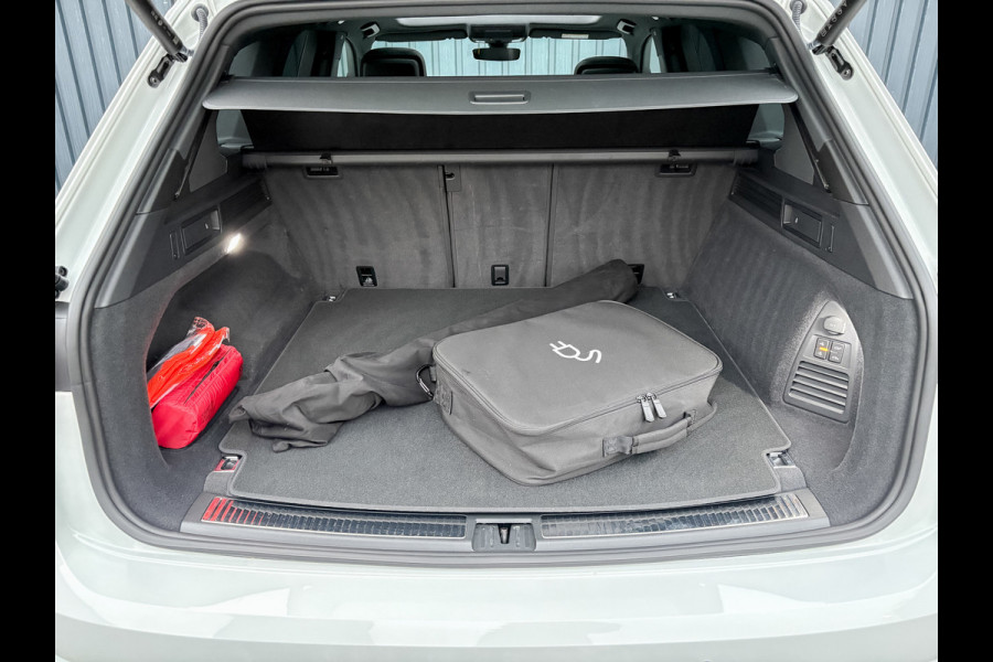 Volkswagen Touareg 3.0 TSi 4MOTION R | Luchtvering | Panodak | Trekhaak | Stoelkoeling | 360 Camera | Black Style | Prijs Rijklaar!!