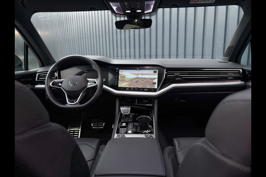 Volkswagen Touareg 3.0 TSi 4MOTION R | Luchtvering | Panodak | Trekhaak | Stoelkoeling | 360 Camera | Black Style | Prijs Rijklaar!!
