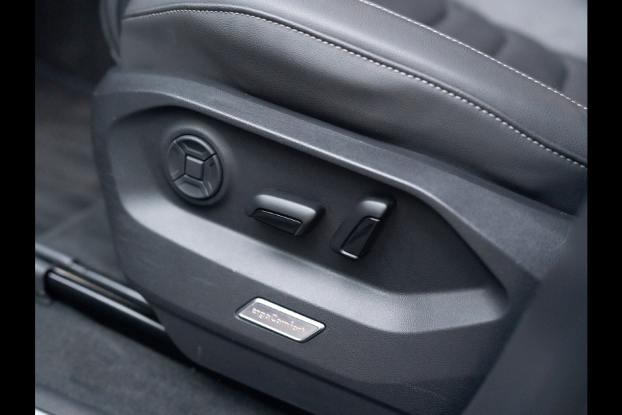 Volkswagen Touareg 3.0 TSi 4MOTION R | Luchtvering | Panodak | Trekhaak | Stoelkoeling | 360 Camera | Black Style | Prijs Rijklaar!!