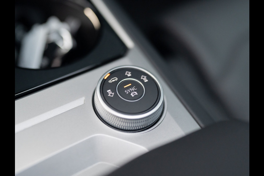 Volkswagen Touareg 3.0 TSi 4MOTION R | Luchtvering | Panodak | Trekhaak | Stoelkoeling | 360 Camera | Black Style | Prijs Rijklaar!!