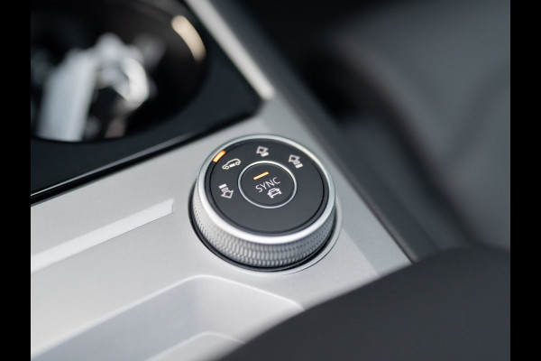 Volkswagen Touareg 3.0 TSi 4MOTION R | Luchtvering | Panodak | Trekhaak | Stoelkoeling | 360 Camera | Black Style | Prijs Rijklaar!!