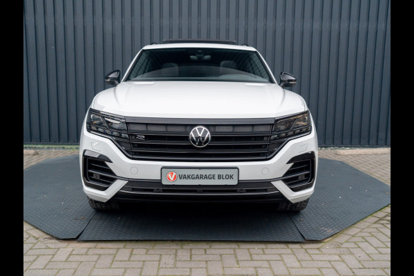 Volkswagen Touareg 3.0 TSi 4MOTION R | Luchtvering | Panodak | Trekhaak | Stoelkoeling | 360 Camera | Black Style | Prijs Rijklaar!!
